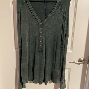 Easel new Women's Green Long Sleeve Top